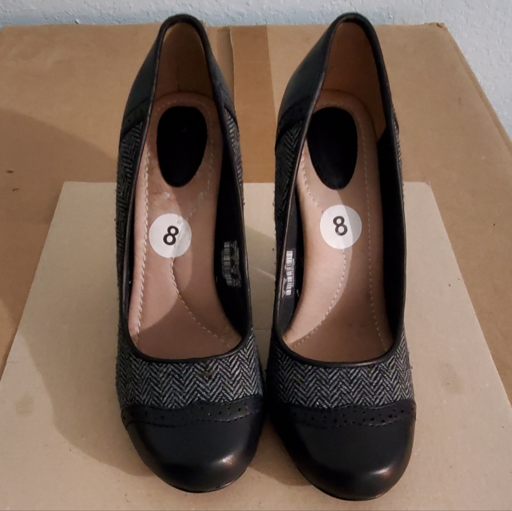 Stylish Vintage-Inspired Fossil women's Tweed & leather heels pumps. Pre-owned